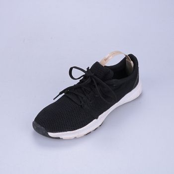 кроссовки не указано