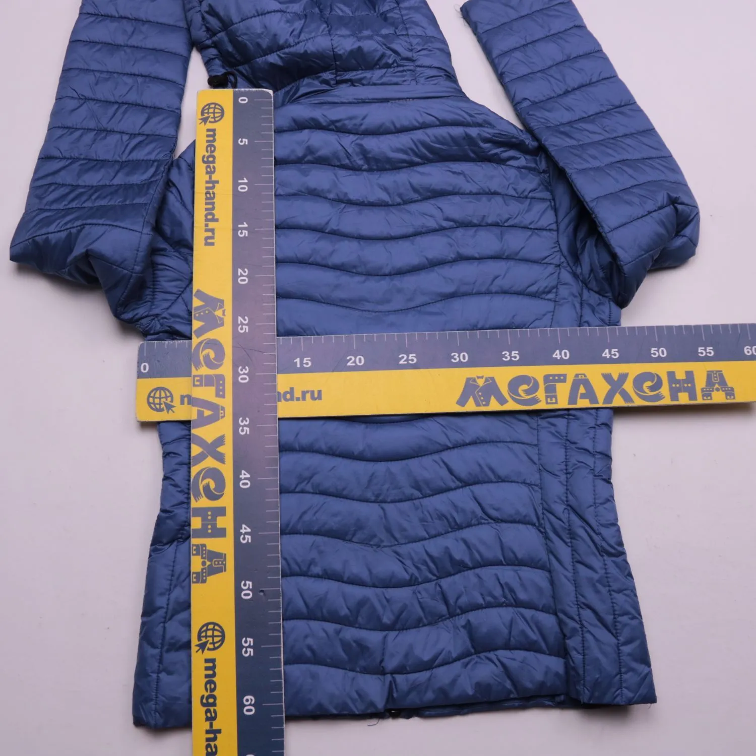 Синяя стёганая куртка с капюшоном, размер 48 (M)